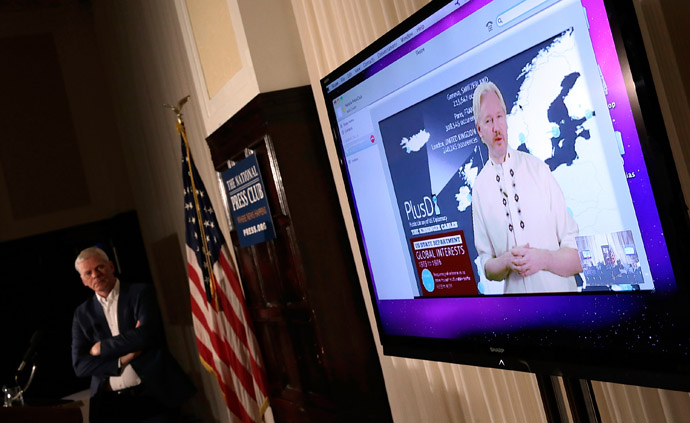 WikiLeaks spokesperson Kristinn Hrafnsson (L) appears at a press conference with Wikileaks founder Julian Assange (R), via teleconference, April 8, 2013 in Washington, DC. (Win McNamee/Getty Images/AFP)