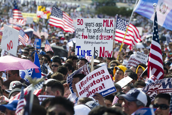 A man dressed as Uncle Sam poses for photos as tens of thousands of immigration reform supporters march in the "Rally for Citizenship" on the West Lawn of the US Capitol in Washington, DC, on April 10, 2013 (AFP Photo / Saul Loeb)