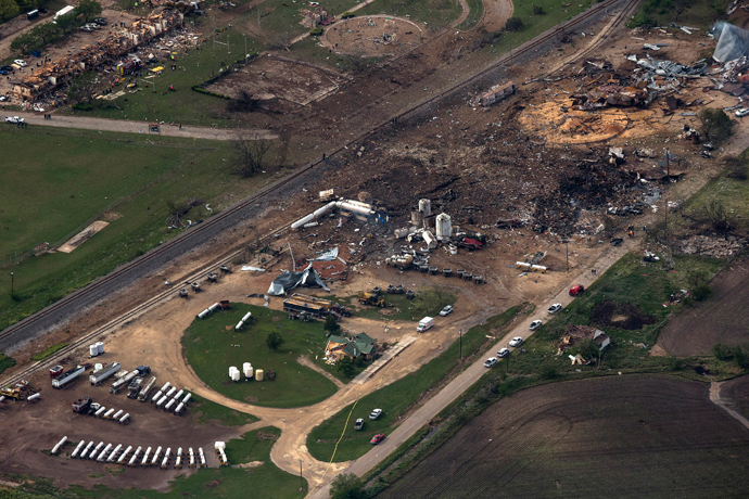 An aerial view shows the aftermath of a massive explosion at a fertilizer plant in the town of West, near Waco, Texas April 18, 2013 (Reuters / Adrees Latif)