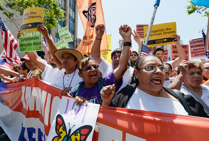 Celebrants participate in the May Day march and rally on May 1, 2013 in Los Angeles, California (Kevork Djansezian / Getty Images / AFP)