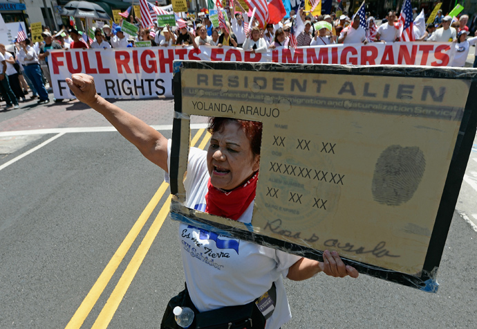 Rosa Araujo participates with thousands of people in the May Day march and rally on May 1, 2013 in Los Angeles, California (Kevork Djansezian / Getty Images / AFP) 
