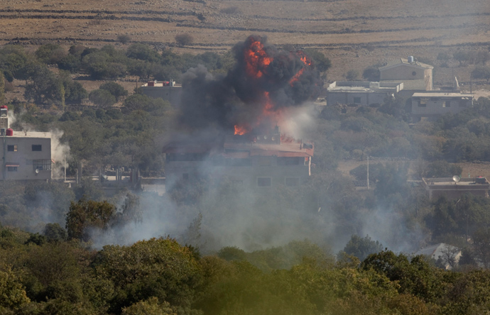 Fire and smoke rise after shells exploded in the Syrian village of Bariqa, close to the ceasefire line between Israel and Syria, near Alonei Habashan on the Israeli occupied Golan Heights November 7, 2012 (Reuters / Baz Ratner)
