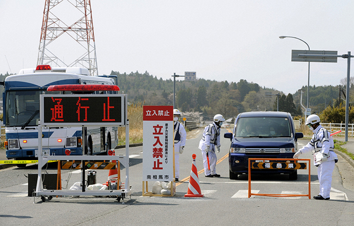 Residents speak to police officers as they leave for Yamagata Prefecture from Minamisoma, Fukushima prefecture, which is located within the 20 km (12 miles) evacuation zone around the crippled Fukushima Daiichi nuclear plant, in this photo taken by Kyodo April 21, 2011. (Reuters / Kyodo)