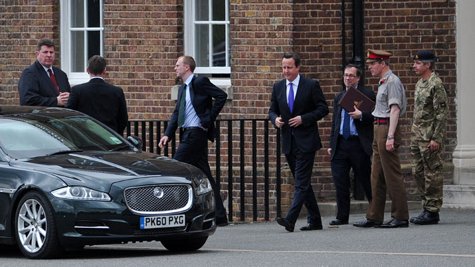 British Prime Minister David Cameron (C) leaves after visiting Woolwich Barracks in Woolwich, south east London, on May 23, 2013.(AFP Photo / Carl Court)