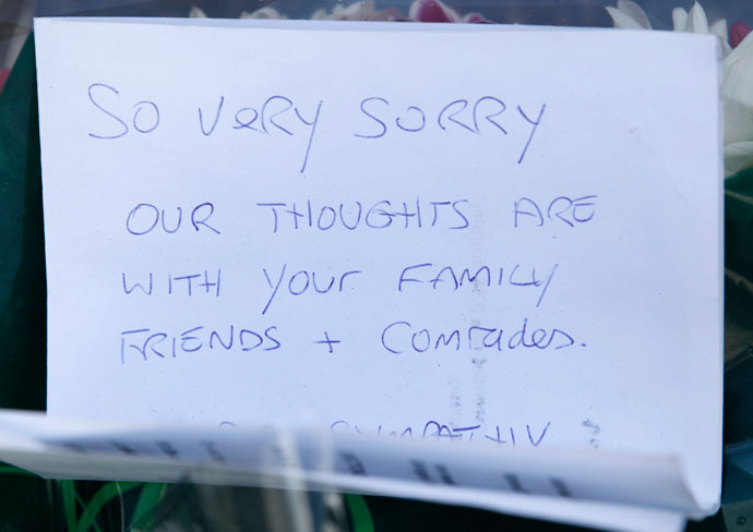 A handwritten note is seen near the scene of the killing of a British soldier in Woolwich, southeast London May 23, 2013.(Reuters / Luke MacGregor)
