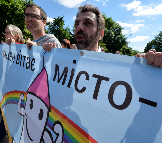 German activists carry a placard reading "Munich greets Kiev" during the Gay Parade in Kiev on May 25, 2013 (AFP Photo / Sergey Supinsky)