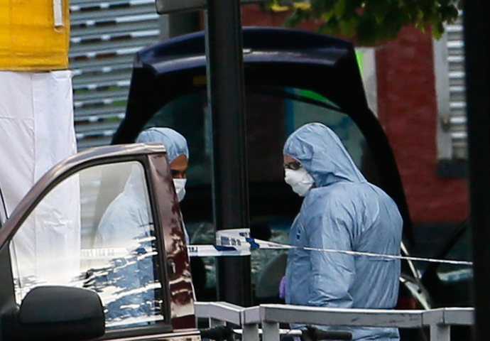 Police forensics officers investigate a car at a crime scene where one man was killed in Woolwich, southeast London May 22, 2013 (Reuters / Stefan Wermuth)