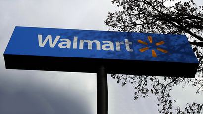 Walmart organizes charity food drive for own employees