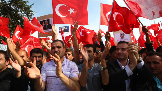 Supporters of Turkish Prime Minister Recep Tayyip Erdogan wait at Esenboga Airport for his arrival in Ankara on June 9, 2013.(AFP Photo / Adem Altan)