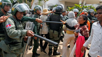 Cambodian protesters killed as police crack down on garment workers' rally (PHOTOS)