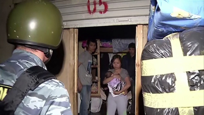 Underground city: Moscow police dig out over 200 undocumented migrants (VIDEO)