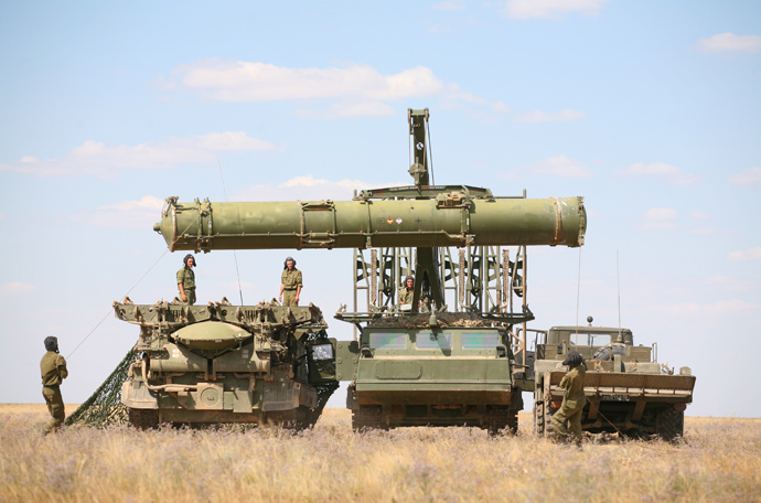 Tactical training exercises of Air Defense Forces at Kapustin Yar range. Troops prepare the anti-aircraft missile system S-300V to detect and destroy air targets. (RIA Novosti / Kirill Braga)