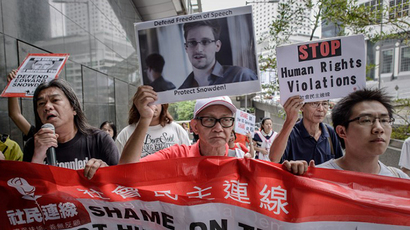 Snowden stops over in Moscow en route to 'third country' with WikiLeaks help