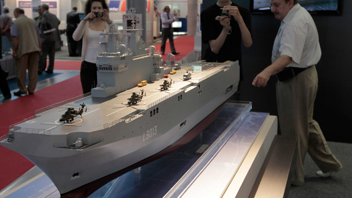 A scale model of Mistral helicopter carrier showcased at the 2011 International Maritime Defence Show at St. Petersburg's Lenexpo exhibition center. (RIA Novosti)