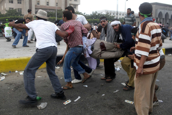Members of the Muslim Brotherhood and supporters of deposed Egyptian President Mohamed Mursi carry an injured protester injured during clashes with the police in Nasr city area, east of Cairo July 27, 2013. (Reuters/Asmaa Waguih)