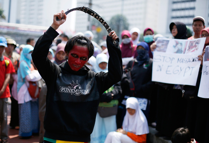 An Indonesian Muslim youth takes part in a protest against the Egyptian government's crackdown on supporters of Egypt's ousted President Mohamed Mursi, in Jakarta August 15, 2013 (Reuters / Beawiharta)