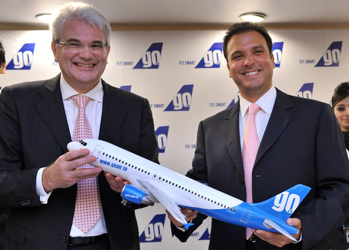 Indian budget carrier 'GoAir' CEO Giorgio Di Roni (L) and managing director Jeh Wadia pose with a model of an aircraft during a press conference in Mumbai (AFP Photo)