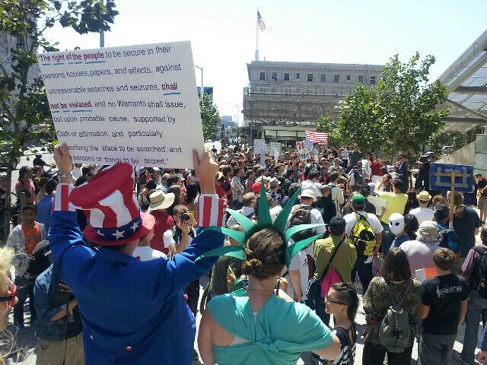 A crowd rallies in San Francisco (image by @RestoreThe4thSF)
