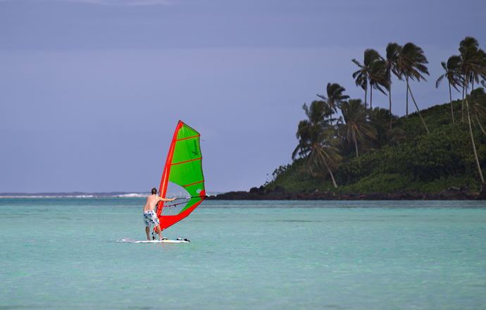 A tourist windsurfs at Muri beach on the Island of Rarotonga the largest island in the Cook Islands (AFP Photo / Marty Melville)