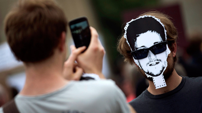 US 'blocks my asylum': Snowden invites human rights activists to airport meeting
