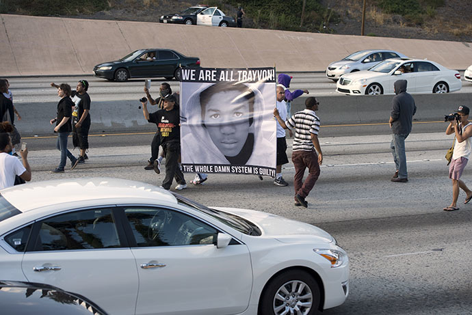 Americans angry at the acquittal of George Zimmerman in the death of black teen Trayvon Martin walk onto the 10 Freeway stopping highway traffic to protest the acquittal, in Los Angeles, California July 14, 2013. (AFP Photo / Robyn Beck)