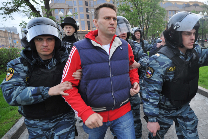 Police officers detain blogger Aleksey Navalny during the opposition rally on Kudrinskaya Square in Moscow (RIA Novosti / Ramil Sitdikov)