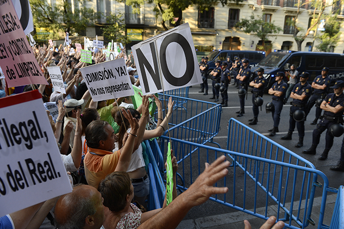 People protest against Spanish Prime Minister Mariano Rajoy on their way to the headquarters of the PP (Popular Party) in Madrid on July 18, 2013. (AFP Photo / Pierre-Philippe Marcou)