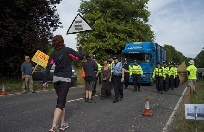 Demonstrators attempt to prevent lorries containing drilling equipment from entering a drilling site outside the village of Balcombe in southern England July 27, 2013. (Reuters/Kieran Doherty)