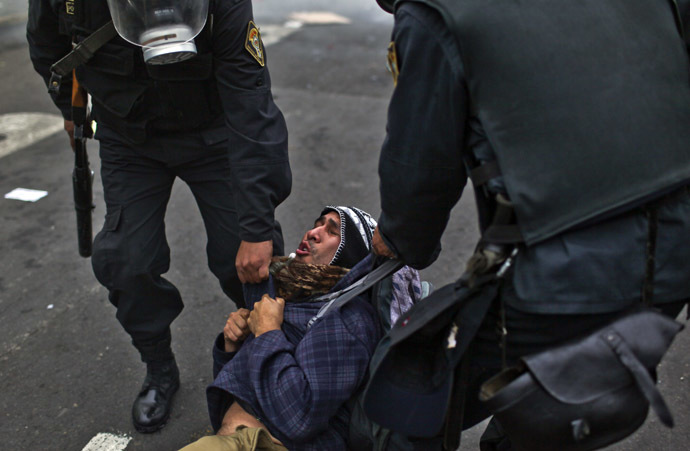 A demonstrator is arrested by the police during a students and workers protest against the government, in Lima on July 27, 2013. (AFP Photo/Ernesto Benavides)