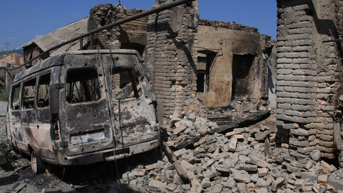 Houses destroyed during a Georgian attack on Tskhinval. (RIA Novosti / Mikhail Fomichev)