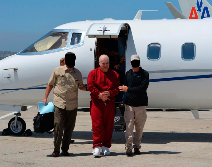 Eduardo Arellano Felix is shown arriving with agents after being extradited from Mexico in this undated Drug Enforcement Administration handout photo released to Reuters September 4, 2012 (Reuters / DEA / Handout)