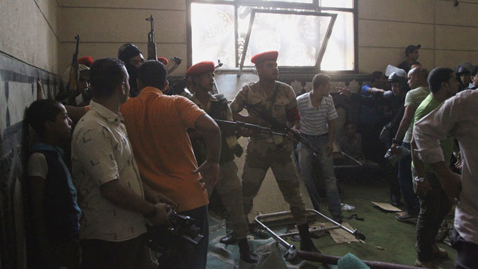 Army soldiers react inside a room of al-Fath mosque when supporters of deposed Egyptian President Mohamed Mursi exchanged gunfire with security forces inside the mosque in Cairo August 17, 2013.(Reuters / Muhammad Hamed)