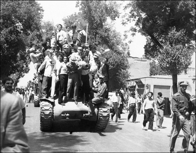 Iranian monarchists, August 27, 1953 (AFP Photo)