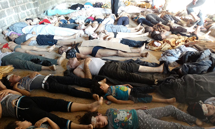 A handout image released by the Syrian opposition's Shaam News Network shows bodies of children and adults laying on the ground as Syrian rebels claim they were killed in a toxic gas attack by pro-government forces in eastern Ghouta, on the outskirts of Damascus on August 21, 2013. (AFP Photo)