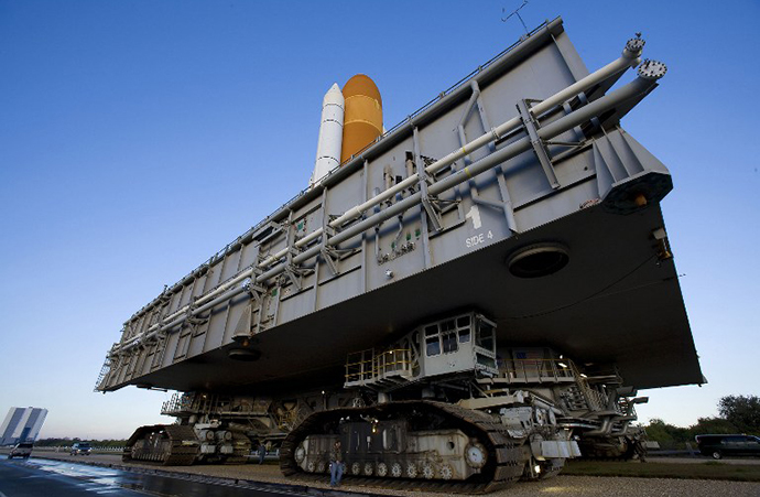 Space Shuttle Discovery moves atop the crawler transporter from the vehicle assembly building to launch complex 39A at Kennedy Space (AFP Photo / Matt Stroshane)