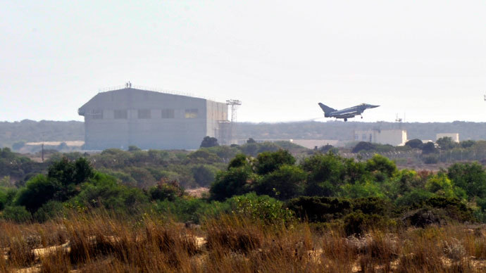 A Typhoon jet of the British Royal Air Force (RAF) lands at a British base at Akrotiri, near the city of Limassol August 29, 2013.(Reuters / Yiannis Nisiotis)