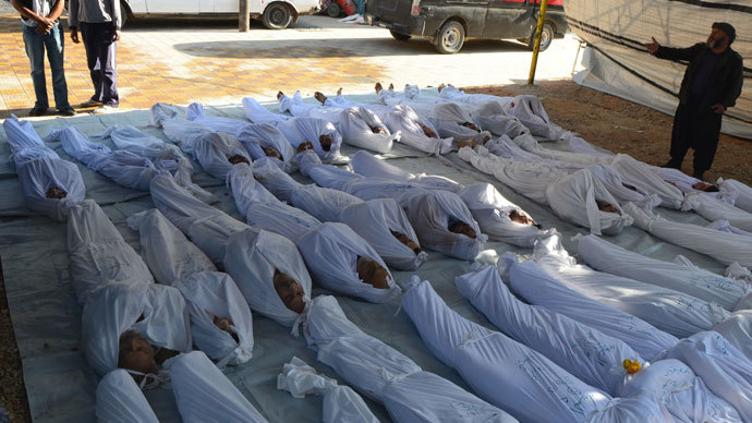 Syrian activists inspect the bodies of people they say were killed by nerve gas in the Ghouta region, in the Duma neighbourhood of Damascus August 21, 2013.(Reuters / Bassam Khabieh)