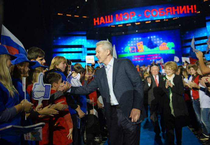 Acting Mayor of Moscow Sergei Sobyanin (Ð¡) in the Olympisky sports complex where a rally-concert took place in support of his candidacy for mayor of the capital (RIA Novosti / Denis Grishkin) 
