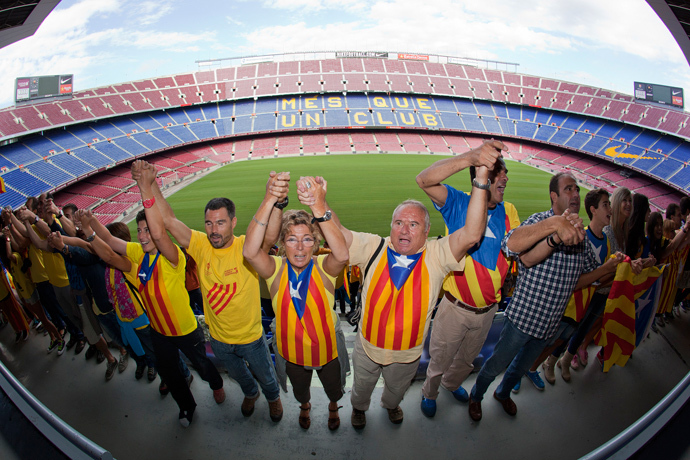 Catalans link arms in a bid to create a 400-kilometre (250-mile) human chain, part of a campaign for independence from Spain during Catalonia National Day, or Diada, at FC Barcelona's Camp Nou stadium in Barcelona, on September 11, 2013 (AFP Photo / Quique Garcia) 