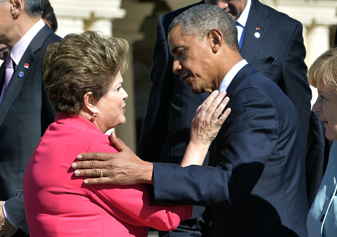 US President Barack Obama (L) greets Brazilâs President Dilma Rousseff (AFP Photo / Jewel Samad)