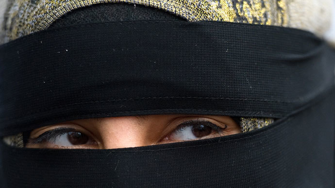 Veil threat: UK Muslims outraged by possible ban on religious dress in public