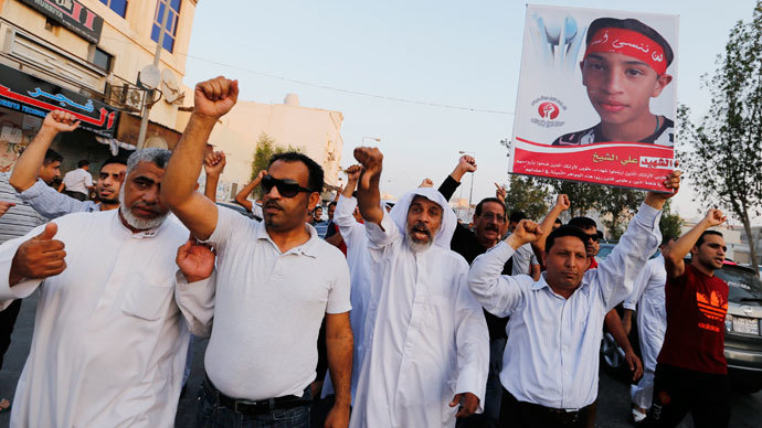Anti-government protesters defying a ban on protest marches, shout anti-government slogans in the village of Sanabis, west of Manama, September 13, 2013.(Reuters / Hamad I Mohammed)