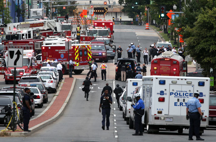 Emergency vehicles and law enforcement personnel respond to a reported shooting at an entrance to the Washington Navy Yard September 16, 2013 in Washington, DC.(AFP Photo / Alex Wong)
