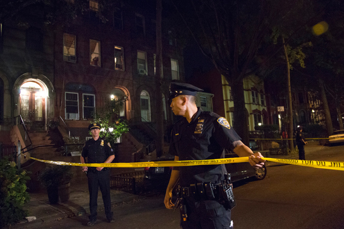 Policemen string police tape outside the Brooklyn residence Cathleen Alexis, mother of suspected Washington Navy Yard shooter Aaron Alexis, in New York September 16, 2013 (Reuters / Andrew Kelly)