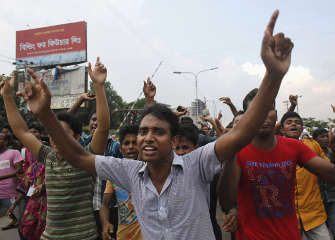 Garment workers shout slogans as they block a street during a protest in front of the head office of the Bangladesh Garment Manufactures & Exporters Association (BGMEA), in Dhaka September 23, 2013.(Reuters/Andrew Biraj)