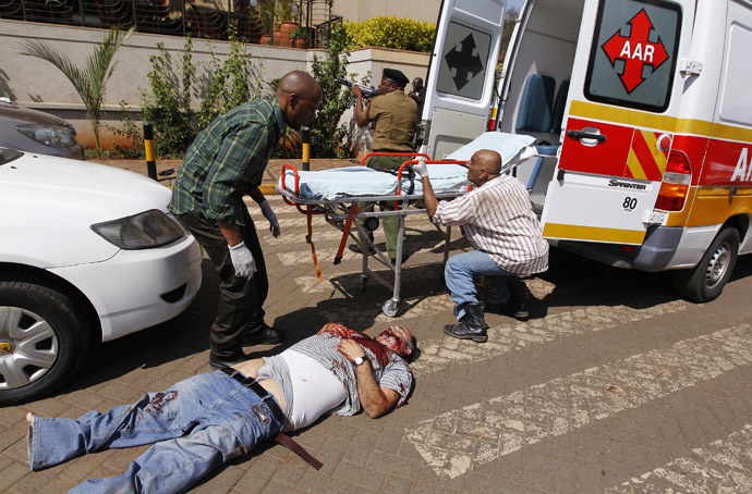 Rescuers attempt to evacuate a man injured in a shootout between armed men and the police at the Westgate shopping mall in Nairobi September 21, 2013. (Reuters/Thomas Mukoya)