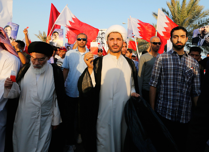 General Secretary of Bahrain's main opposition party Al-Wefaq Ali Salman (C) holds participates in a rally called by Al-Wefaq in Budaiya, west of Manama, September 27, 2013 (Reuters / Hamad I Mohammed)