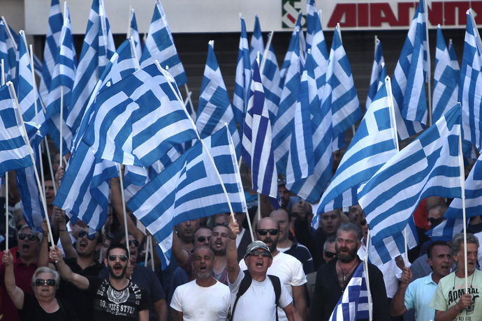 Supporters of the extreme far-right Golden Dawn party hold Greek flags and shout slogans during a protest in solidarity of the arrested lawmakers in front of the police headquarters of Greek Police, in Athens, on September 28, 2013 (AFP Photo / Angelos Tzortzinis)