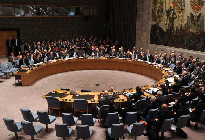 The United Nations Security Council votes to approve a resolution that will require Syria to give up its chemical weapons during a meeting September 27, 2013 at UN headquarters in New York on the sidelines of the 68th Session of the United Nations General Assembly.(AFP Photo / Stan Honda)