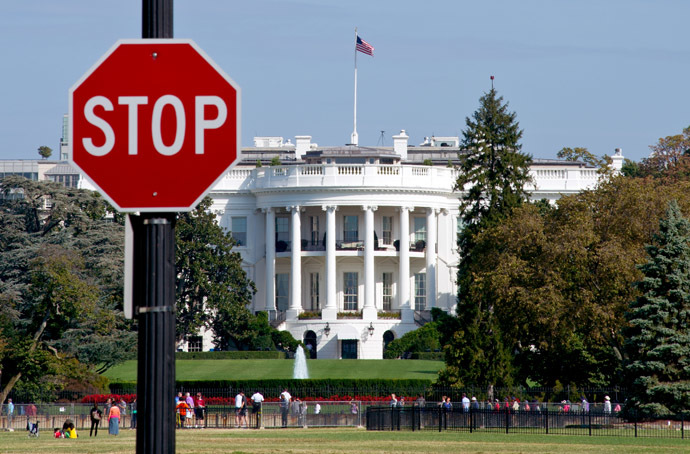 The White House is seen behind a stop sign in Washington, DC, on October 1, 2013. (AFP Photo/Karen Bleier)